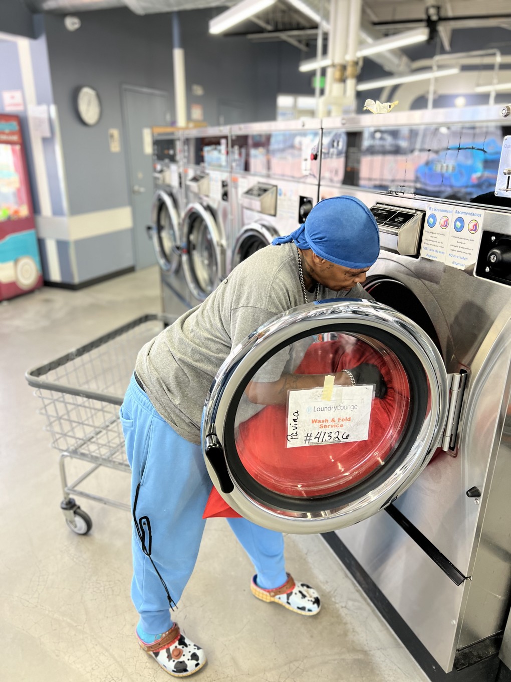 Hotel laundry pickup and delivery service through Laundry Lounge in Colorado Springs
